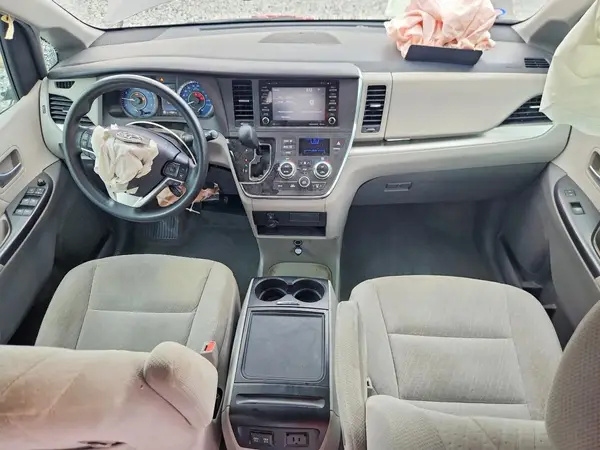 5TDKZ3DC6JS915115 2018 TOYOTA SIENNA - Image 8