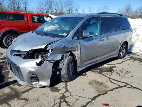 5TDKZ3DC6JS916152 2018 TOYOTA SIENNA - Image 1