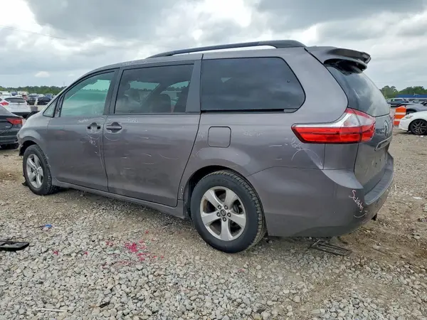 5TDKZ3DC6JS917401 2018 TOYOTA SIENNA - Image 2