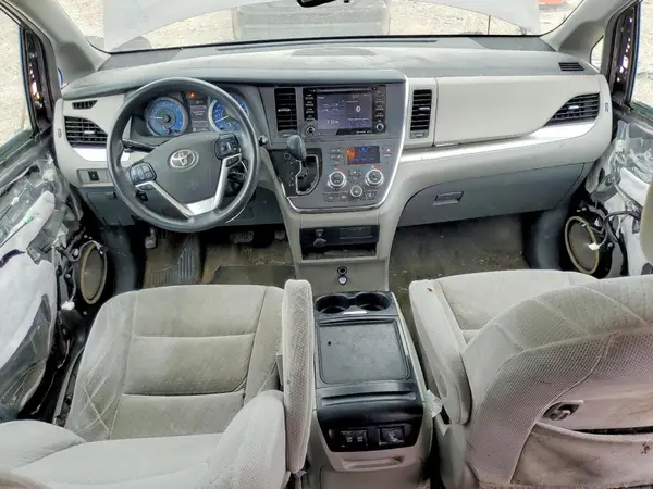 5TDKZ3DC6JS917401 2018 TOYOTA SIENNA - Image 8