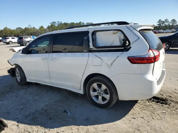 5TDKZ3DC6JS920895 2018 TOYOTA SIENNA - Image 2