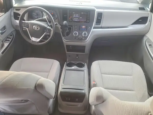 5TDKZ3DC6JS921125 2018 TOYOTA SIENNA - Image 8
