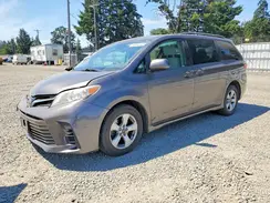 5TDKZ3DC6JS921352 2018 TOYOTA SIENNA