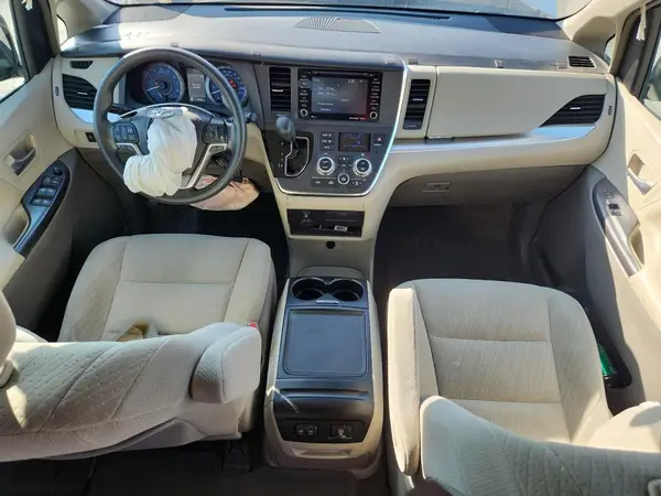 5TDKZ3DC6JS921674 2018 TOYOTA SIENNA - Image 8