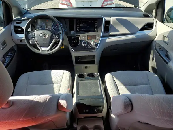5TDKZ3DC6JS922453 2018 TOYOTA SIENNA - Image 8