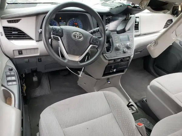 5TDKZ3DC6JS924316 2018 TOYOTA SIENNA - Image 8