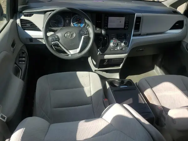 5TDKZ3DC6JS924719 2018 TOYOTA SIENNA - Image 8