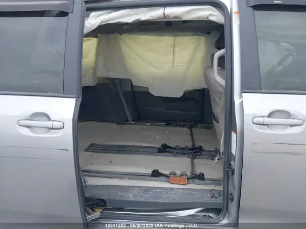 5TDKZ3DC6JS927474 2018 TOYOTA SIENNA - Image 8