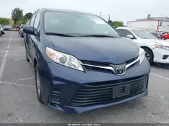 5TDKZ3DC6JS931590 2018 TOYOTA SIENNA