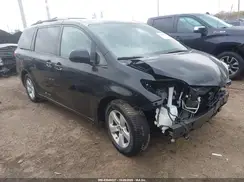 5TDKZ3DC6JS931881 2018 TOYOTA SIENNA