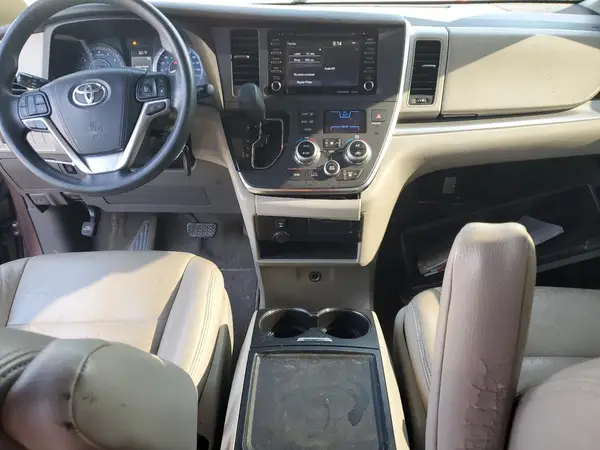 5TDKZ3DC6JS933890 2018 TOYOTA SIENNA - Image 8