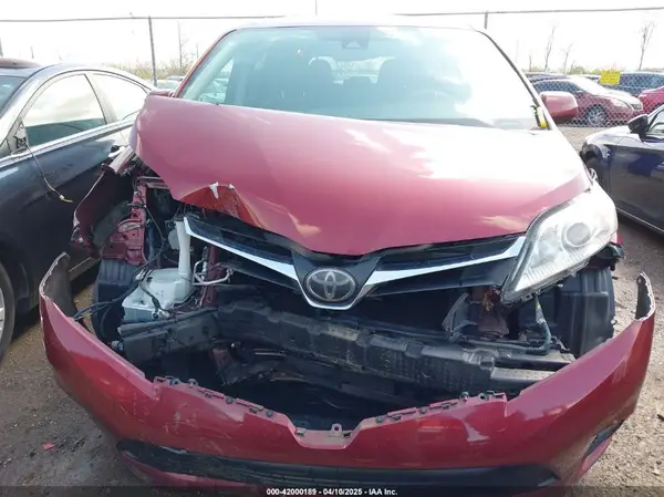 5TDKZ3DC6JS937924 2018 TOYOTA SIENNA - Image 6