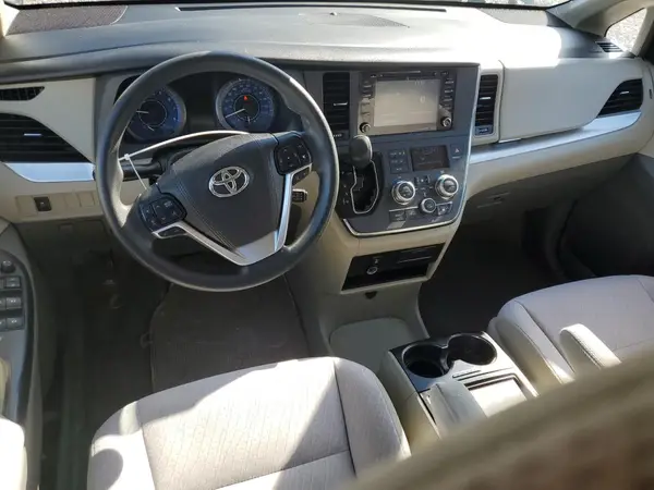 5TDKZ3DC6JS939172 2018 TOYOTA SIENNA - Image 8