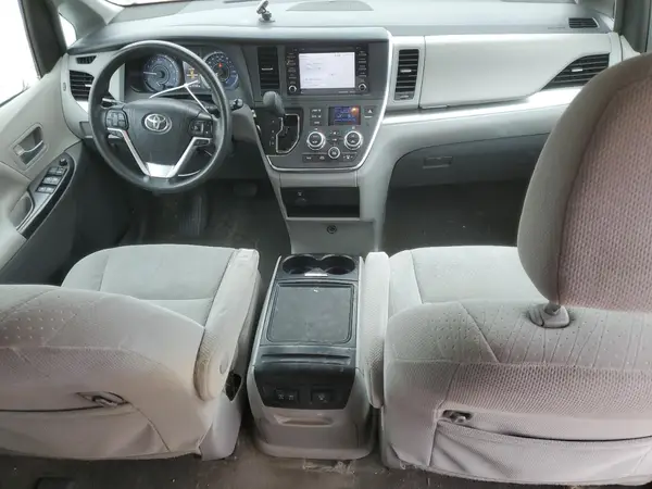 5TDKZ3DC6JS945893 2018 TOYOTA SIENNA - Image 8