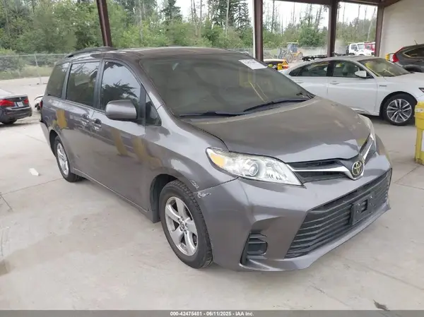 5TDKZ3DC6JS946140 2018 TOYOTA SIENNA - Image 1