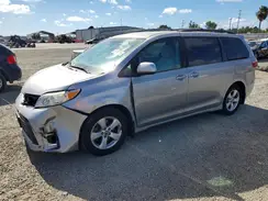 5TDKZ3DC6JS946977 2018 TOYOTA SIENNA