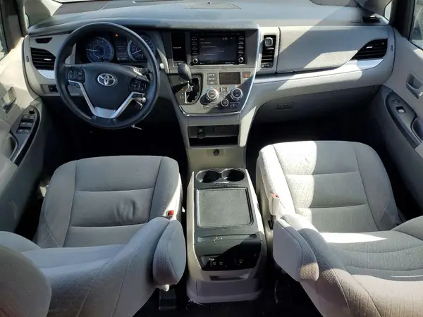 5TDKZ3DC6JS946977 2018 TOYOTA SIENNA - Image 8