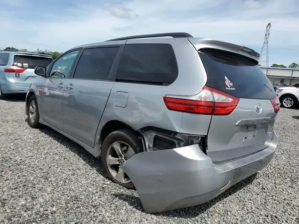 5TDKZ3DC6JS950530 2018 TOYOTA SIENNA - Image 2