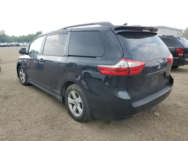 5TDKZ3DC6JS954500 2018 TOYOTA SIENNA - Image 2