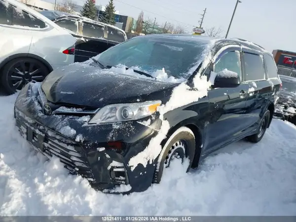 5TDKZ3DC6JS956442 2018 TOYOTA SIENNA - Image 2
