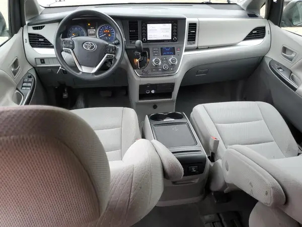 5TDKZ3DC6JS962385 2018 TOYOTA SIENNA - Image 8