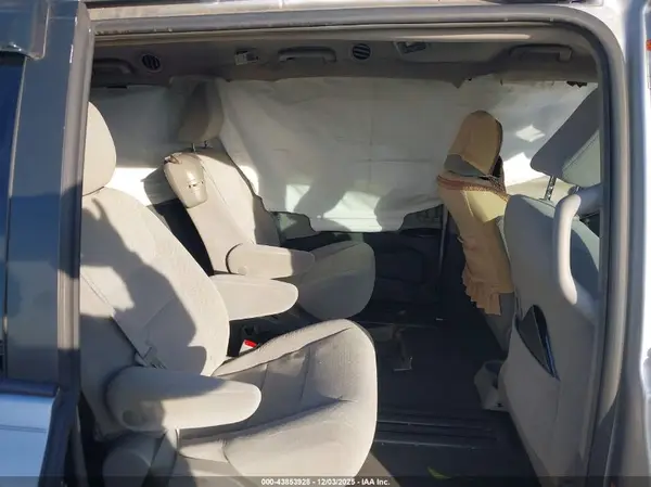 5TDKZ3DC6JS962757 2018 TOYOTA SIENNA - Image 8