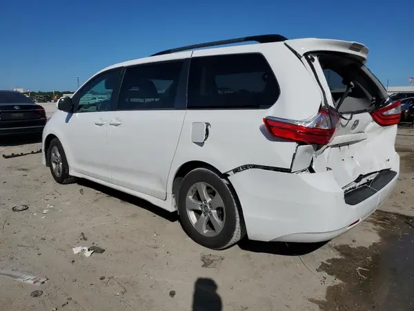 5TDKZ3DC6JS965349 2018 TOYOTA SIENNA - Image 2