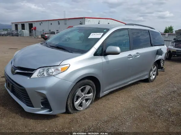 5TDKZ3DC6KS003490 2019 TOYOTA SIENNA - Image 2