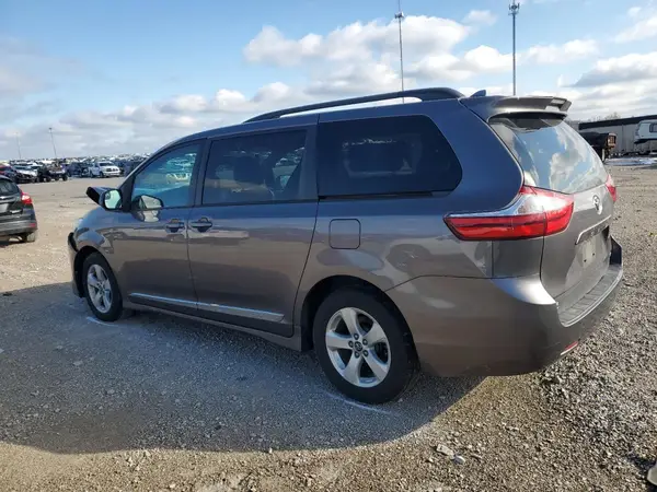 5TDKZ3DC6KS008804 2019 TOYOTA SIENNA - Image 2