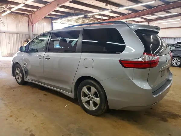 5TDKZ3DC6KS010293 2019 TOYOTA SIENNA - Image 2