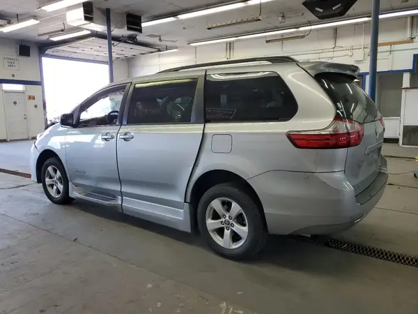 5TDKZ3DC6KS012190 2019 TOYOTA SIENNA - Image 2
