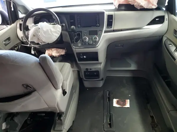 5TDKZ3DC6KS012190 2019 TOYOTA SIENNA - Image 8