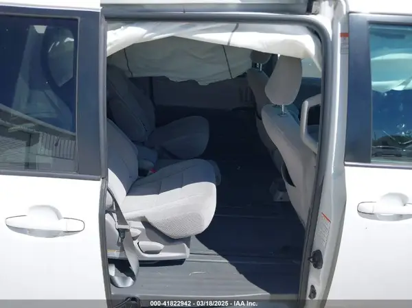5TDKZ3DC6KS012237 2019 TOYOTA SIENNA - Image 8