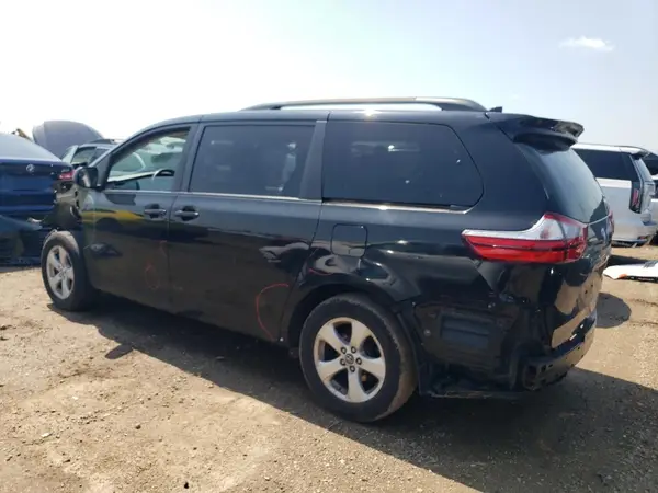 5TDKZ3DC6KS016742 2019 TOYOTA SIENNA - Image 2