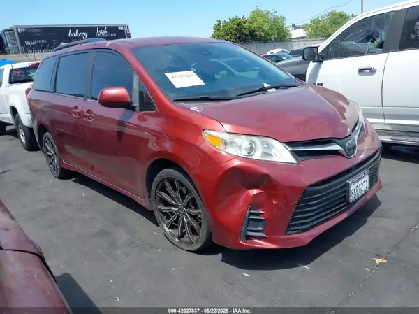 5TDKZ3DC6KS966678 2019 TOYOTA SIENNA - Image 1