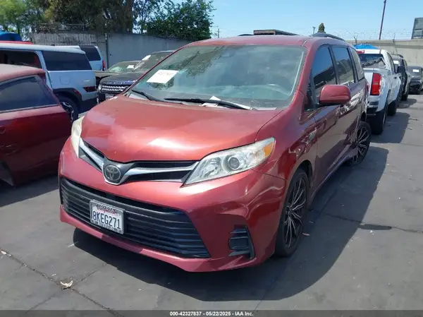 5TDKZ3DC6KS966678 2019 TOYOTA SIENNA - Image 2