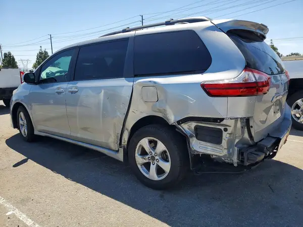 5TDKZ3DC6KS967426 2019 TOYOTA SIENNA - Image 2