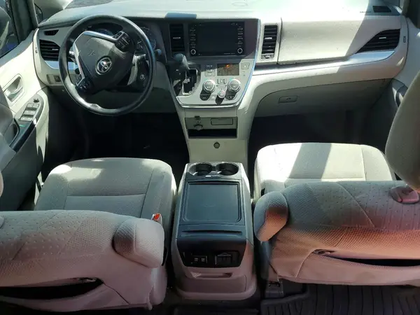 5TDKZ3DC6KS967426 2019 TOYOTA SIENNA - Image 8