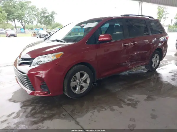 5TDKZ3DC6KS973064 2019 TOYOTA SIENNA - Image 2