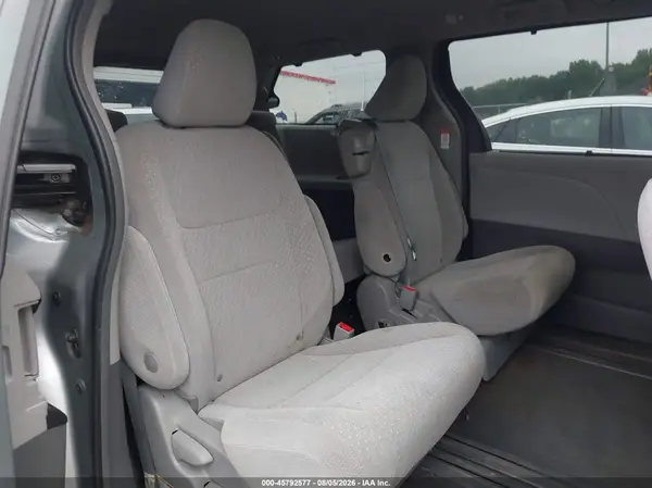 5TDKZ3DC6KS978846 2019 TOYOTA SIENNA - Image 8