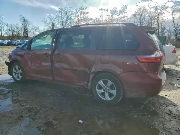 5TDKZ3DC6KS979253 2019 TOYOTA SIENNA - Image 2