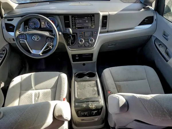 5TDKZ3DC6KS979253 2019 TOYOTA SIENNA - Image 8