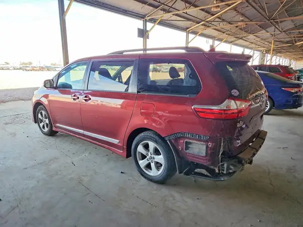 5TDKZ3DC6KS980029 2019 TOYOTA SIENNA - Image 2