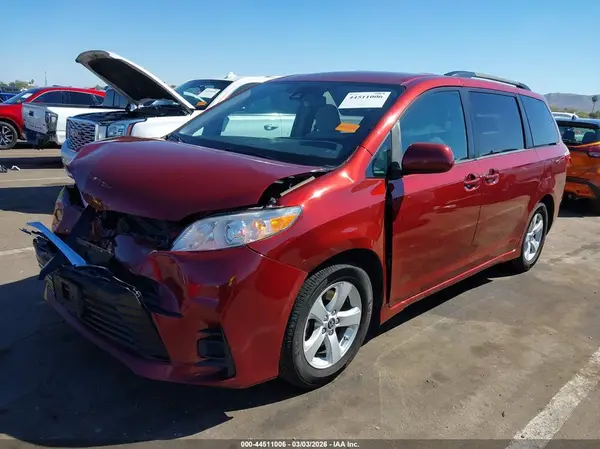 5TDKZ3DC6KS982234 2019 TOYOTA SIENNA - Image 2