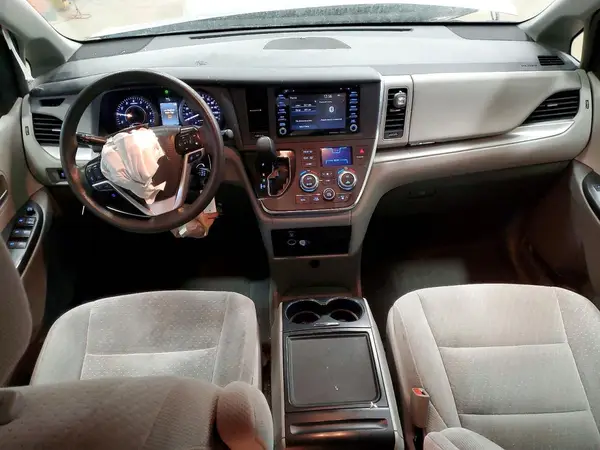 5TDKZ3DC6KS983898 2019 TOYOTA SIENNA - Image 8