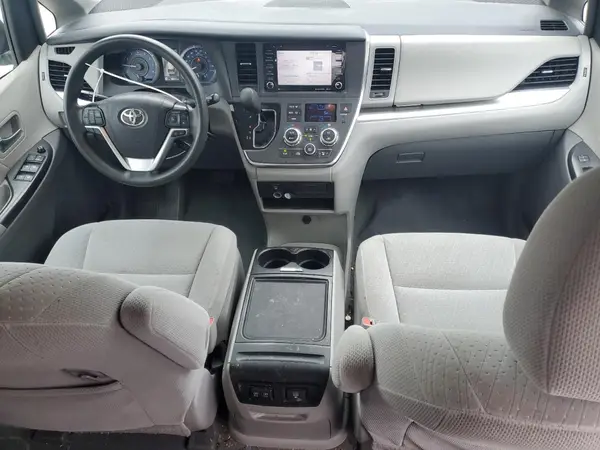 5TDKZ3DC6KS990334 2019 TOYOTA SIENNA - Image 8
