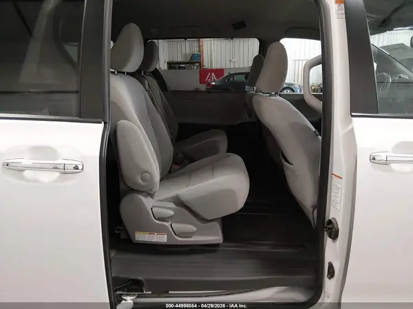 5TDKZ3DC6LS021960 2020 TOYOTA SIENNA - Image 8