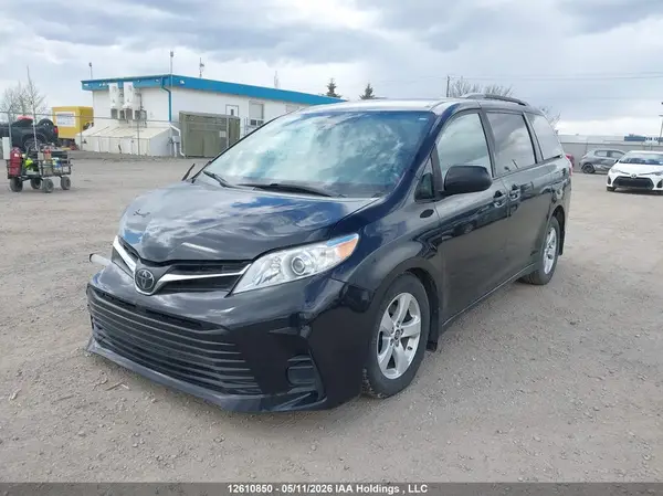 5TDKZ3DC6LS030707 2020 TOYOTA SIENNA - Image 2