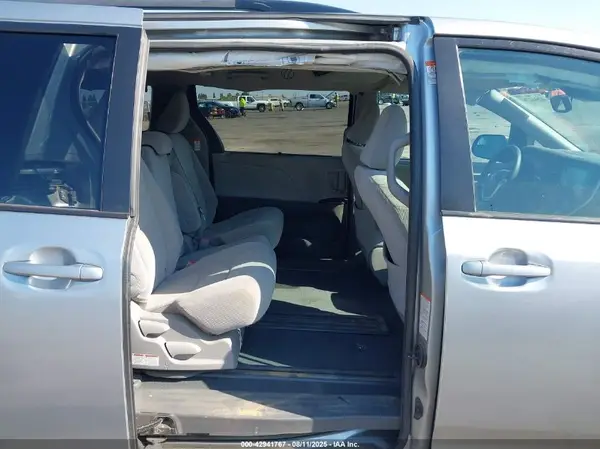 5TDKZ3DC6LS032635 2020 TOYOTA SIENNA - Image 8