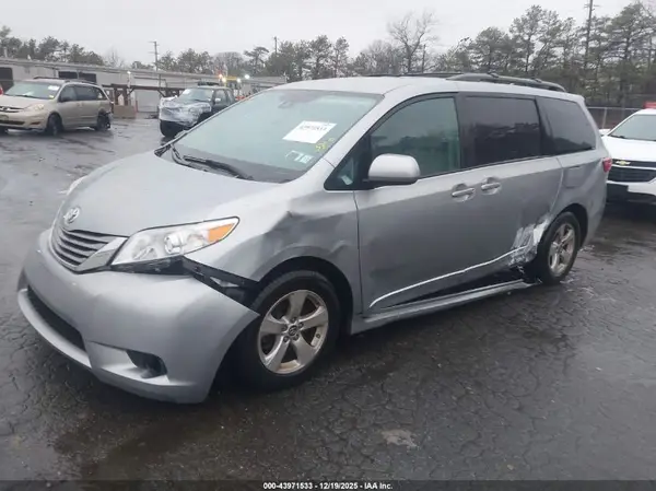 5TDKZ3DC6LS035907 2020 TOYOTA SIENNA - Image 2